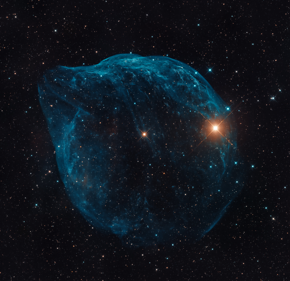 The blue Dolphin Nebula | Telescope Live